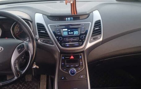 Hyundai Elantra V, 2014 год, 9 фотография