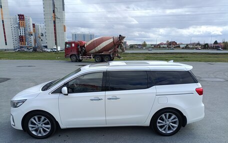 KIA Carnival III, 2019 год, 2 745 000 рублей, 4 фотография