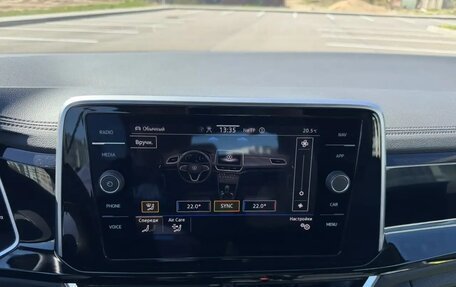 Volkswagen T-Roc I, 2022 год, 2 742 000 рублей, 22 фотография