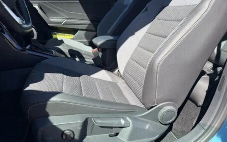 Volkswagen T-Roc I, 2022 год, 2 742 000 рублей, 15 фотография