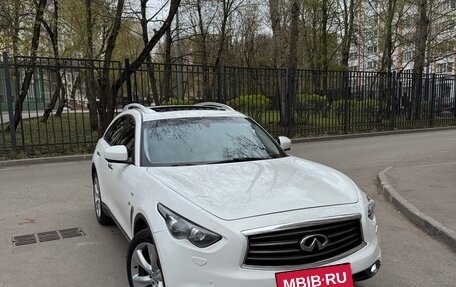 Infiniti QX70, 2014 год, 2 970 000 рублей, 7 фотография