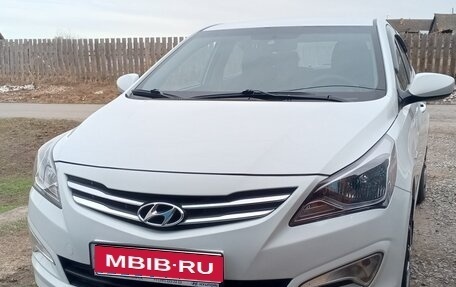 Hyundai Solaris II рестайлинг, 2015 год, 1 050 000 рублей, 1 фотография