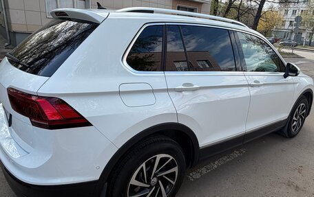 Volkswagen Tiguan II, 2018 год, 2 500 000 рублей, 2 фотография