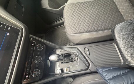 Volkswagen Tiguan II, 2018 год, 2 500 000 рублей, 7 фотография