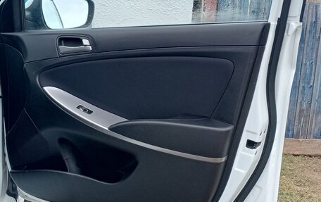 Hyundai Solaris II рестайлинг, 2015 год, 1 050 000 рублей, 10 фотография