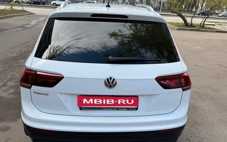 Volkswagen Tiguan II, 2018 год, 2 500 000 рублей, 3 фотография