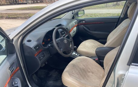 Toyota Avensis III рестайлинг, 2004 год, 600 000 рублей, 7 фотография