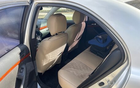 Toyota Avensis III рестайлинг, 2004 год, 600 000 рублей, 6 фотография