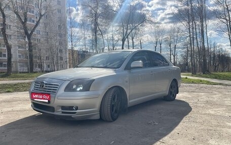 Toyota Avensis III рестайлинг, 2004 год, 600 000 рублей, 2 фотография