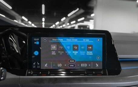 Volkswagen Golf VIII, 2020 год, 3 120 000 рублей, 20 фотография