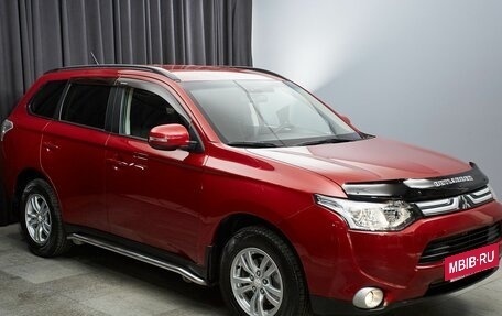 Mitsubishi Outlander III рестайлинг 3, 2013 год, 1 490 000 рублей, 3 фотография