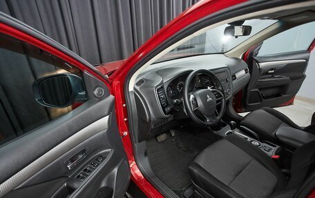 Mitsubishi Outlander III рестайлинг 3, 2013 год, 1 490 000 рублей, 9 фотография