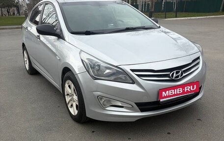 Hyundai Solaris II рестайлинг, 2015 год, 830 000 рублей, 1 фотография