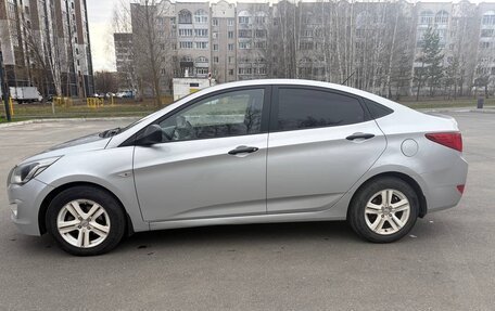 Hyundai Solaris II рестайлинг, 2015 год, 830 000 рублей, 3 фотография