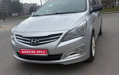 Hyundai Solaris II рестайлинг, 2015 год, 830 000 рублей, 2 фотография