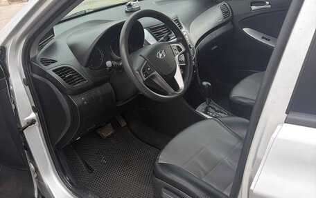 Hyundai Solaris II рестайлинг, 2015 год, 830 000 рублей, 15 фотография