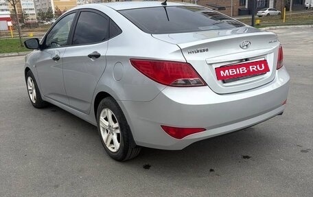 Hyundai Solaris II рестайлинг, 2015 год, 830 000 рублей, 4 фотография