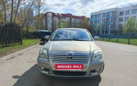 Toyota Avensis III рестайлинг, 2004 год, 715 000 рублей, 2 фотография