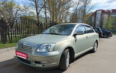 Toyota Avensis III рестайлинг, 2004 год, 715 000 рублей, 3 фотография