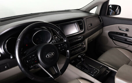 KIA Carnival III, 2017 год, 2 519 000 рублей, 10 фотография