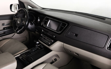 KIA Carnival III, 2017 год, 2 519 000 рублей, 13 фотография