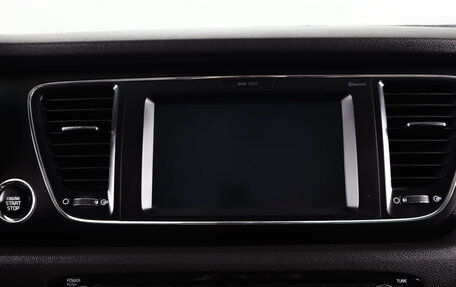 KIA Carnival III, 2017 год, 2 519 000 рублей, 20 фотография
