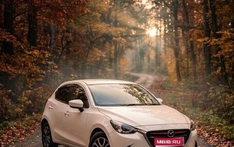 Mazda Demio IV, 2017 год, 1 050 000 рублей, 1 фотография