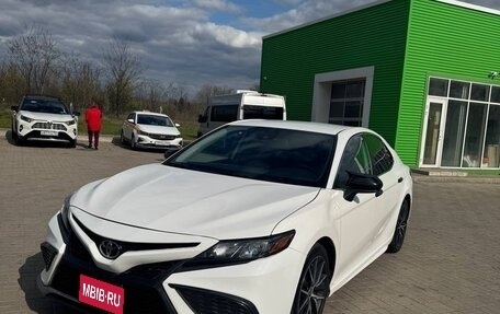 Toyota Camry, 2021 год, 3 000 000 рублей, 1 фотография