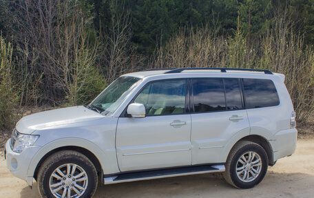 Mitsubishi Pajero IV, 2014 год, 2 500 000 рублей, 3 фотография