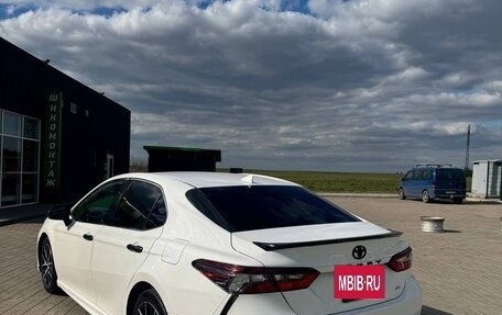 Toyota Camry, 2021 год, 3 000 000 рублей, 2 фотография