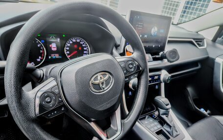 Toyota RAV4, 2021 год, 3 530 000 рублей, 13 фотография