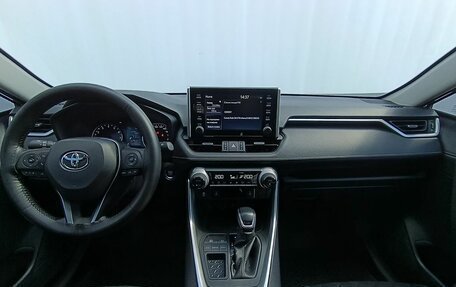 Toyota RAV4, 2021 год, 3 390 000 рублей, 14 фотография