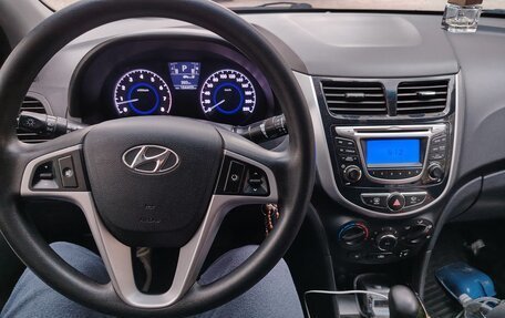 Hyundai Solaris II рестайлинг, 2013 год, 800 000 рублей, 5 фотография