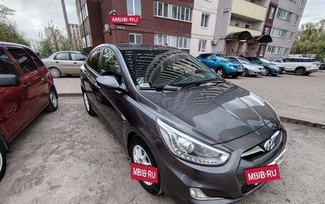 Hyundai Solaris II рестайлинг, 2013 год, 800 000 рублей, 2 фотография