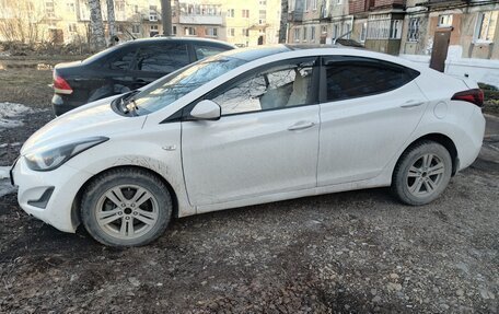 Hyundai Elantra V, 2013 год, 650 000 рублей, 2 фотография