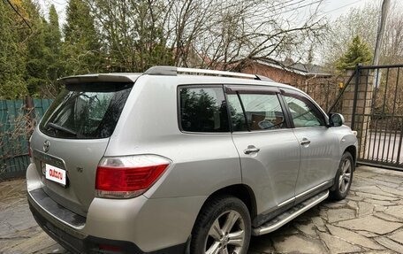 Toyota Highlander III, 2011 год, 2 250 000 рублей, 2 фотография