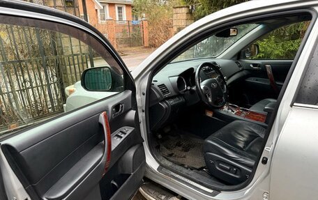 Toyota Highlander III, 2011 год, 2 250 000 рублей, 16 фотография