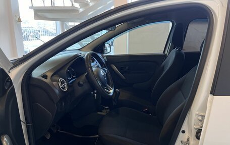 Renault Logan II, 2019 год, 995 000 рублей, 16 фотография