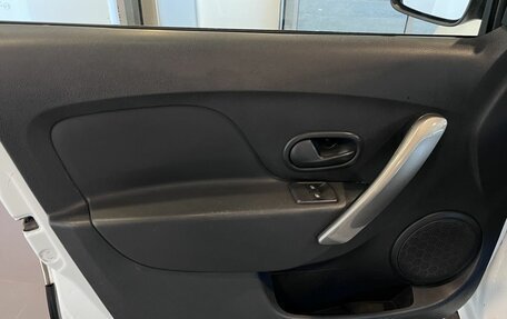 Renault Logan II, 2019 год, 995 000 рублей, 21 фотография