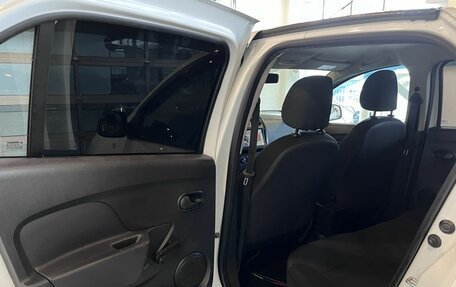 Renault Logan II, 2019 год, 995 000 рублей, 24 фотография