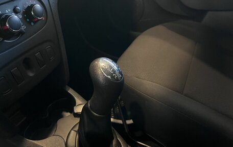 Renault Logan II, 2019 год, 995 000 рублей, 30 фотография