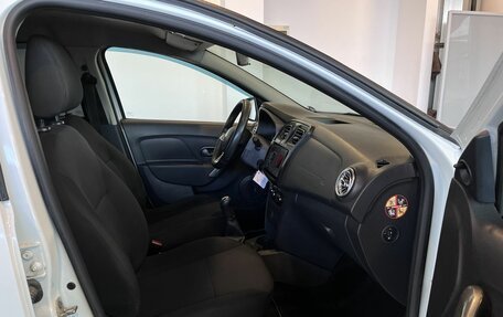 Renault Logan II, 2019 год, 995 000 рублей, 28 фотография