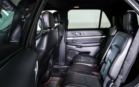 Ford Explorer VI, 2017 год, 2 990 000 рублей, 12 фотография