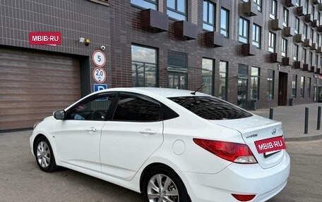 Hyundai Solaris II рестайлинг, 2011 год, 695 000 рублей, 3 фотография