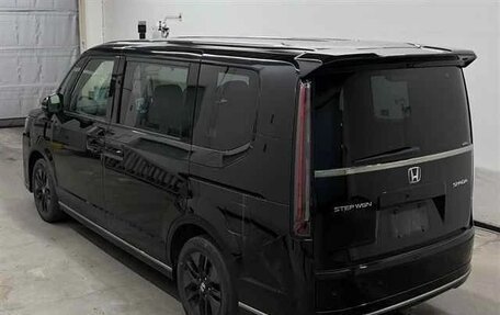 Honda Stepwgn, 2022 год, 2 500 000 рублей, 2 фотография