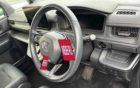Honda Stepwgn, 2022 год, 2 500 000 рублей, 4 фотография