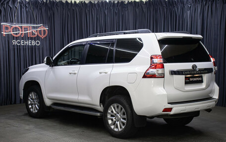 Toyota Land Cruiser Prado 150 рестайлинг 2, 2014 год, 3 298 000 рублей, 7 фотография