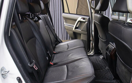 Toyota Land Cruiser Prado 150 рестайлинг 2, 2014 год, 3 298 000 рублей, 12 фотография