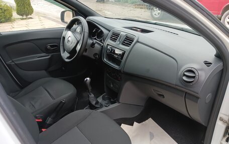 Renault Logan II, 2018 год, 415 000 рублей, 13 фотография