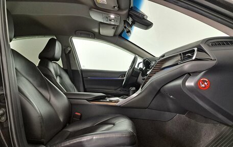 Toyota Camry, 2018 год, 2 990 000 рублей, 10 фотография